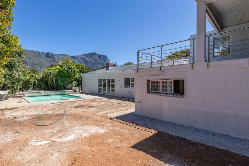5 Bedroom Property for Sale in Constantia Western Cape